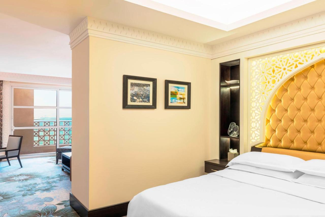 Sheraton And Курортный комплекс Шарджа